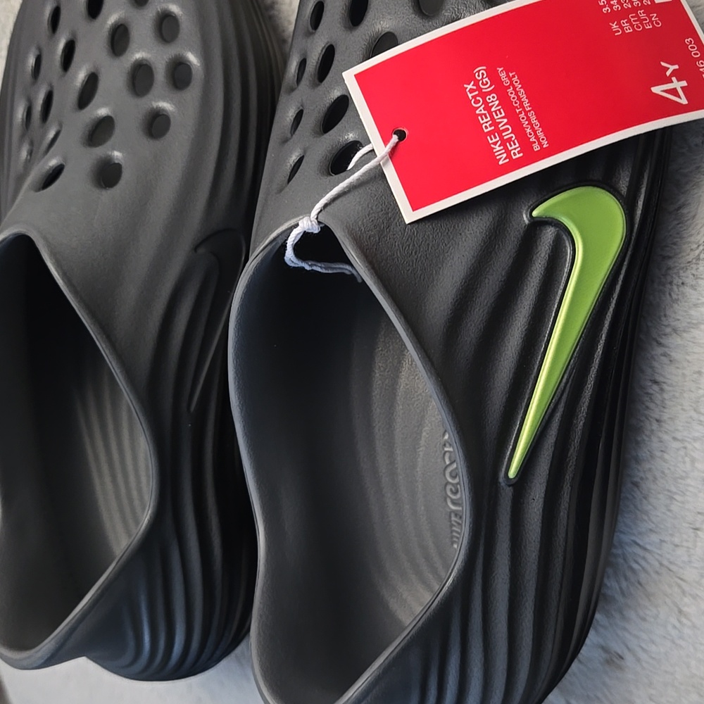 Nike Kids Gray Water Shoes with Green Swoosh - Picture 3 of 4